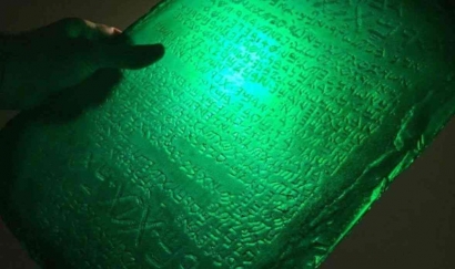 Tablet Emerald: Sumber Pengetahuan Tertinggi Alam Semesta