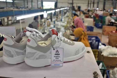 Peran Generasi Muda untuk Mendukung Perekonomian dengan Membeli Produk Sepatu Lokal