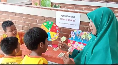 Meningkatkan Kemampuan Mengenal Angka Menggunakan Media Rotar Gadang (Roda Putar Gambar dan Angka) di TK As Sholihah Kecamatan Bawen Kabupaten Semarang