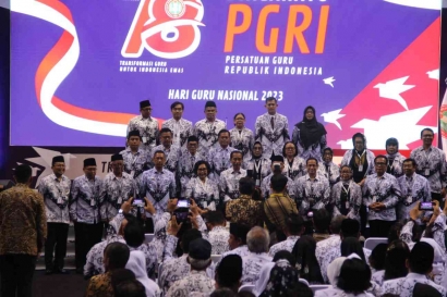 Liputan HUT ke-78 PGRI di Mahaka Square Kelapa Gading Jakarta Utara Bersama Presiden Jokowi & Ketum PB PGRI Unifah Rosyidi
