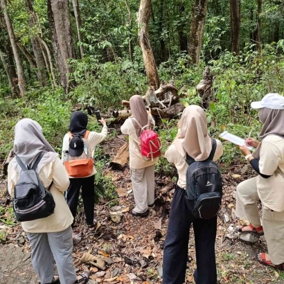 KKL-UMS 2023: Mahasiswa Pendidikan Biologi Eksplorasi Cagar Alam dan Taman Wisata Alam Pangandaran