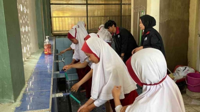 Realisasi Perwujudan Perilaku Hidup Bersih dan Sehat Melalui PMM UMM di Lingkungan Sekolah SD Muhammadiyah 5 Bumiaji Kota Batu