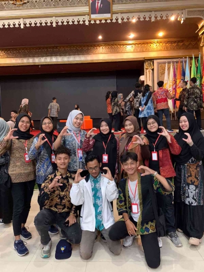 10 Mahasiswa UM ikuti KKN Kebangsaan ke XI Tahun 2023, Menaklukkan Tantangan Baru di Wilayah Perbatasan Indonesia - Malaysia