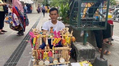 Kisah Perjalanan Hidup Pedagang Mainan Tradisional di Malioboro