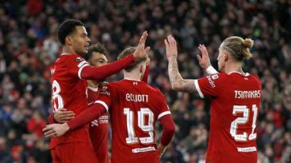 Kisah Suporter Liverpool FC Bertemu Teman Lama di Anfield setelah Hilang Kontak 51 Tahun