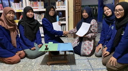 Mahasiswa dan TBM Pelita Karangwidoro Bersinergi dalam Membangun Budaya Literasi