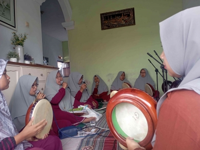 Memeriahkan Acara Rutinan Muslimat NU Beserta dengan Aqiqah Salah satu Warga Dusun Krajan