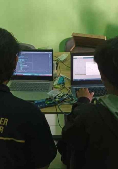 Mempelajari Ilmu Teknologi Baru : Magang D4 Teknologi Rekayasa Sistem Elektronika Universitas Negeri Malang di PT Otomasi Cerdas Nusantara
