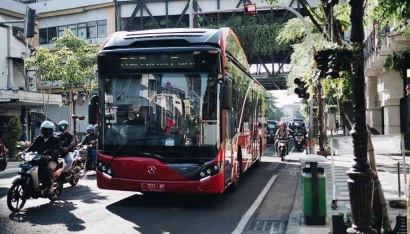 Suroboyo Bus: Inovasi Transportasi Umum Modern yang Mengubah Wajah Kota Surabaya