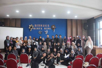 Talkshow Berbagi Pengalaman Kerja untuk Mahasiswa FMIPA UM Universitas Negeri Malang 2023