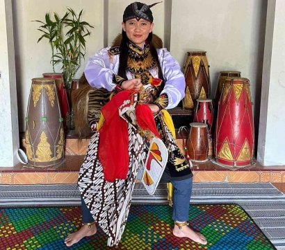 Dosen Untag Surabaya Meneliti Peningkatan Kapasitas Kelompok Seni Jathilan Dengan Fokus Penafsiran Symbol atau Semiotika