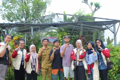Kerja Bakti Warga Desa Sumberdem dan Rekan KKN Internasional Universitas Negeri Malang