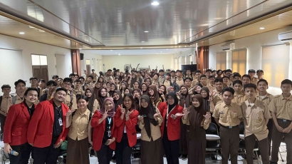 Kegiatan Sharing Session Kuliah Sambil Kerja - KPN Mahasiswa Universitas Mercu Buana di SMKN 3 Bekasi