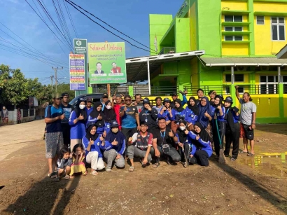 Menciptakan Lingkungan yang Bersih dan Sehat, Mahasiswa KKN-14 UPGRI Memakmurkan Desa Sungai Tenang dengan Giat Gotong Royong di Kelurahan Pulo Kerto