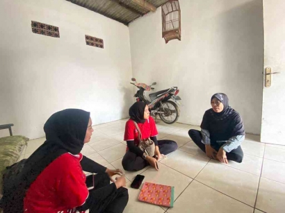 Mahasiswa Untag Surabaya Melakukan Kegiatan KKN di Keputih RW 02 Strategi Optimalisasi UMKM "Barokah Kunir Asem"
