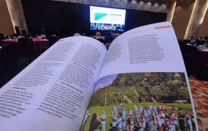 Upaya Meningkatkan Literasi Melalui Seminar Nasional AKMI 2023