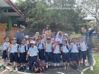 Wujudkan Bumi Lestari Sejak Dini : Mahasiswa KKN Tematik Universitas Diponegoro Bantu Wujudkan Lingkungan Asri di TK III Pertiwi Tembalang