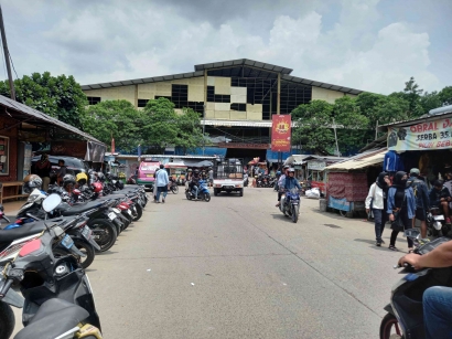 Banjir Melanda Pasar Gedebage Bandung: Pedagang Terdampak Serta Upaya Penanganan