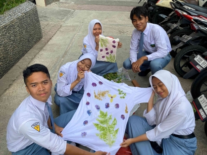Penerapan Teknik Pewarnaan Ecoprint sebagai Sarana untuk Mengasah Keterampilan Seni dan Berwirausaha Siswa di SMA "Islam" Malang