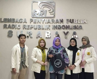 Kegiatan Magang Mahasiswa Pendidikan Bahasa Indonesia UWKS di Radio Republik Indonesia (RRI) Surabaya Progama 4