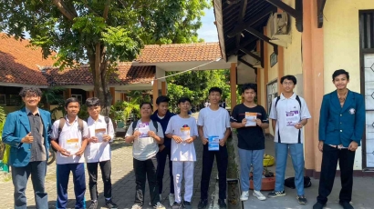 Mahasiswa KKN Tematik Universitas Diponegoro Sosialisasi Pengenalan Lembaga Pelatihan Kerja Yayasan Nusa Mandiri Utama di SMA Negeri 11 Semarang
