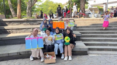 Edukasi Memilah Sampah pada Masyarakat Umum, Mahasiswi UNNES Lakukan Promosi Kesehatan di Taman Indonesia Kaya Kota Semarang