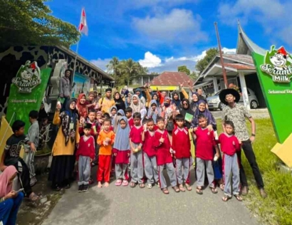 MI Bahrul Ilmi Dharmasraya Melaksanakan Outing Class ke Pemerasan Susu Sapi di Padang Panjang