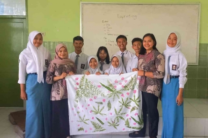Menambah Wawasan Flora Sekitar dengan Oshibana dan Ecoprinting untuk Siswa SMA 2 Negeri Blitar oleh Mahasiswa Pendidikan Biologi UM
