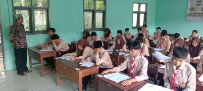 Kepala SMK Nurut Taqwa Tinjau Pelaksanaan Penilaian Akhir Semester (PAS)Tertib & Lancar