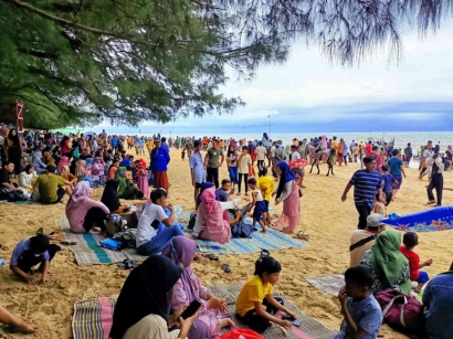 Wisata Pantai Lombang Menjadi Salah Satu Objek Wisata yang Ramai Pengunjung di Sumenep
