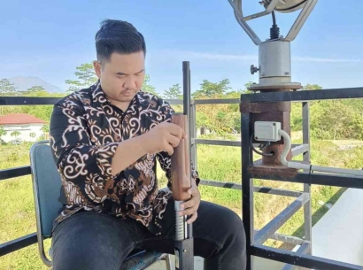 Antisipasi Gangguan Keamanan Menjelang Nataru, Kepala KPR Rutan Boyolali Laksanakan Pengecekan Senjata di Pos Menara