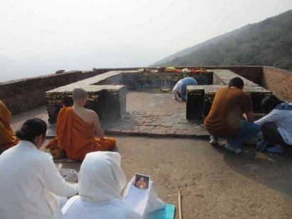 Puncak Griddhrakuta: Tempat Retreat Favorit Sang Buddha di Rajagaha