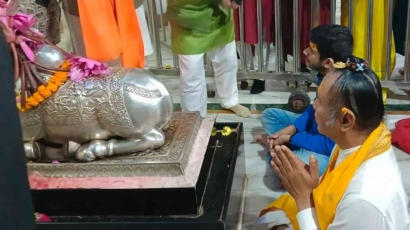 Ida Rsi Putra Manuaba Mengunjungi Mahakaleswar Jyotirlinga