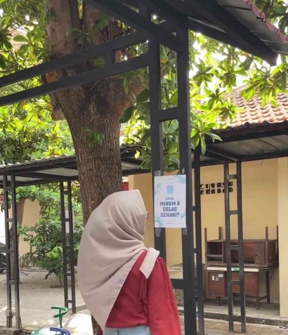 Mahasiswa Hubungan Masyarakat UPN Veteran Yogyakarta Kampanyekan Pentingnya Minum Air Putih