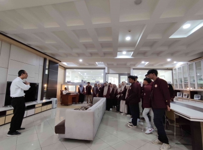 UPT Perpustakaan Proklamator Bung Hatta Terima Kunjungan Prodi Ilmu Perpustakaan UIN Imam Bonjol