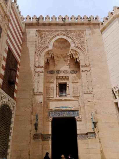 Catatan Ziarah Mesir 1 : Pertama Kali Berkunjung ke Makam Imam Syafi'i (Mausoleum of Imam Al-Shafi'i) yang Berada di Kota Mati Cairo
