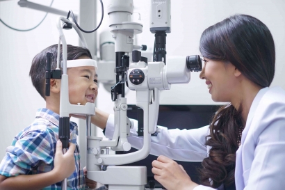 Tips Memilih Dokter Spesialis Mata Anak
