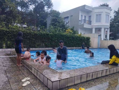 Family Gathering SDN Daru lll:  Berenang