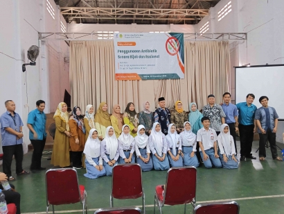 Penyuluhan Antibiotik Mahasiswa Farmasi Universitas Esa Unggul Jakarta