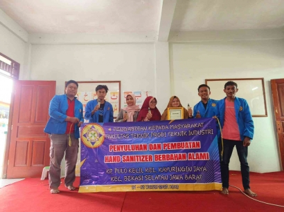 Pengabdian kepada Masyarakat Mahasiswa Universitas Pamulang di Kp. Pulo Kecil, Kota Bekasi Tentang Penyuluhan dan Pembuatan Handsanitizer