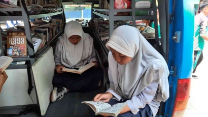Giat Literasi Sekolah Bersama Kampus Mengajar 6 dan Perpustakaan Keliling Kabupaten Karanganyar