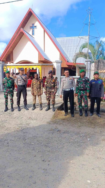 Sinergitas Prajurit Yonzipur 20/PPA bersama Aparat Terkait dalam Pengamanan Ibadah Natal Tahun 2023 di Wilayah Aimas, Sorong