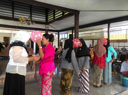Cinta dan Kegembiraan Hari Ibu di Desa Pulungdowo: Mahasiswa KKM 125 UIN Malang Rayakan Hari Ibu Nasional Bersama dengan Penuh Kasih Sayang