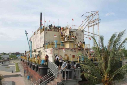 Hari Peringatan Tsunami Aceh ke 19 Kapal Apung Dipadati Wisatawan