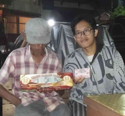 Suka Duka Seorang Penjaja Makanan Khas Sukabumi