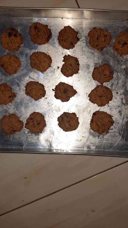 Cookies Choco Chips Tepung Pisang: Aplikasi Diversifikasi Pangan Memanfaatkan Komoditas Lokal Desa Kedungudi