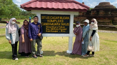 Pembelajaran Berwawasan Budaya: Mahasiswa Pendidikan Dasar Program Magister Universitas Riau Pelajari Etnomatematika di Candi Muara Takus