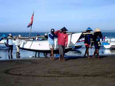 Regenerasi Nelayan di Pangandaran: Apakah Nelayan di Pangandaran Terancam Punah?