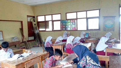 Mahasiswa UPI Melakukan Pembiasaan Literasi di SDN Sulaksana