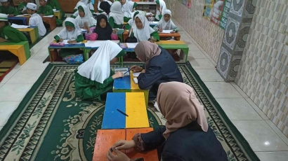 Menerangi Ilmu: Dedikasi Mengajar di Pusat Pendidikan Islam Nurul Iman oleh Kelompok KKM 195 UIN Maliki